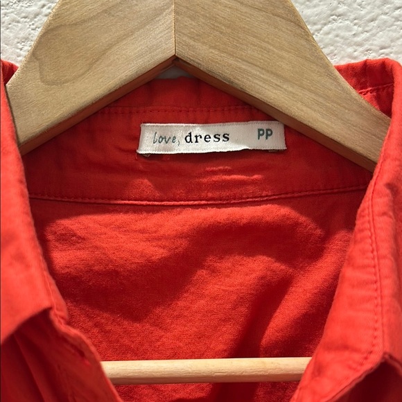 Red Sleeveless Button-Up Top cropped vest - Picture 5 of 13